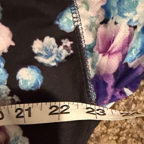 Floral 3/4 Sleeve Cropped Crew Sweatshirt - Picture 3 of 3